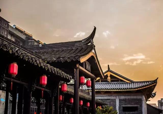 酷毙了！DIY大神改装超便携索尼PS5游戏机：能装进背包